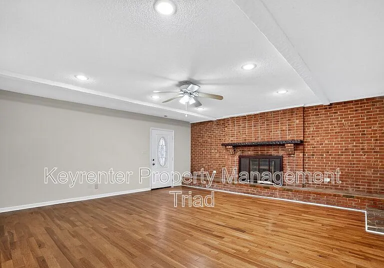 5108 Lakeshore Ct — Photo 31