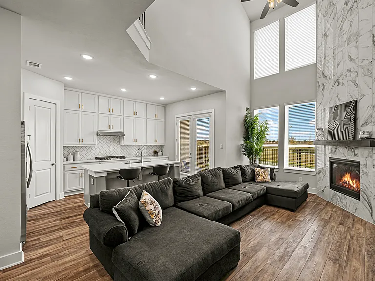 16631 Lake Austin St — Photo 3