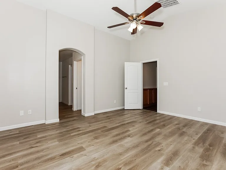 517 E Press Rd — Photo 10