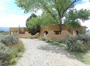 18 Eototo Rd, Taos, NM 87529