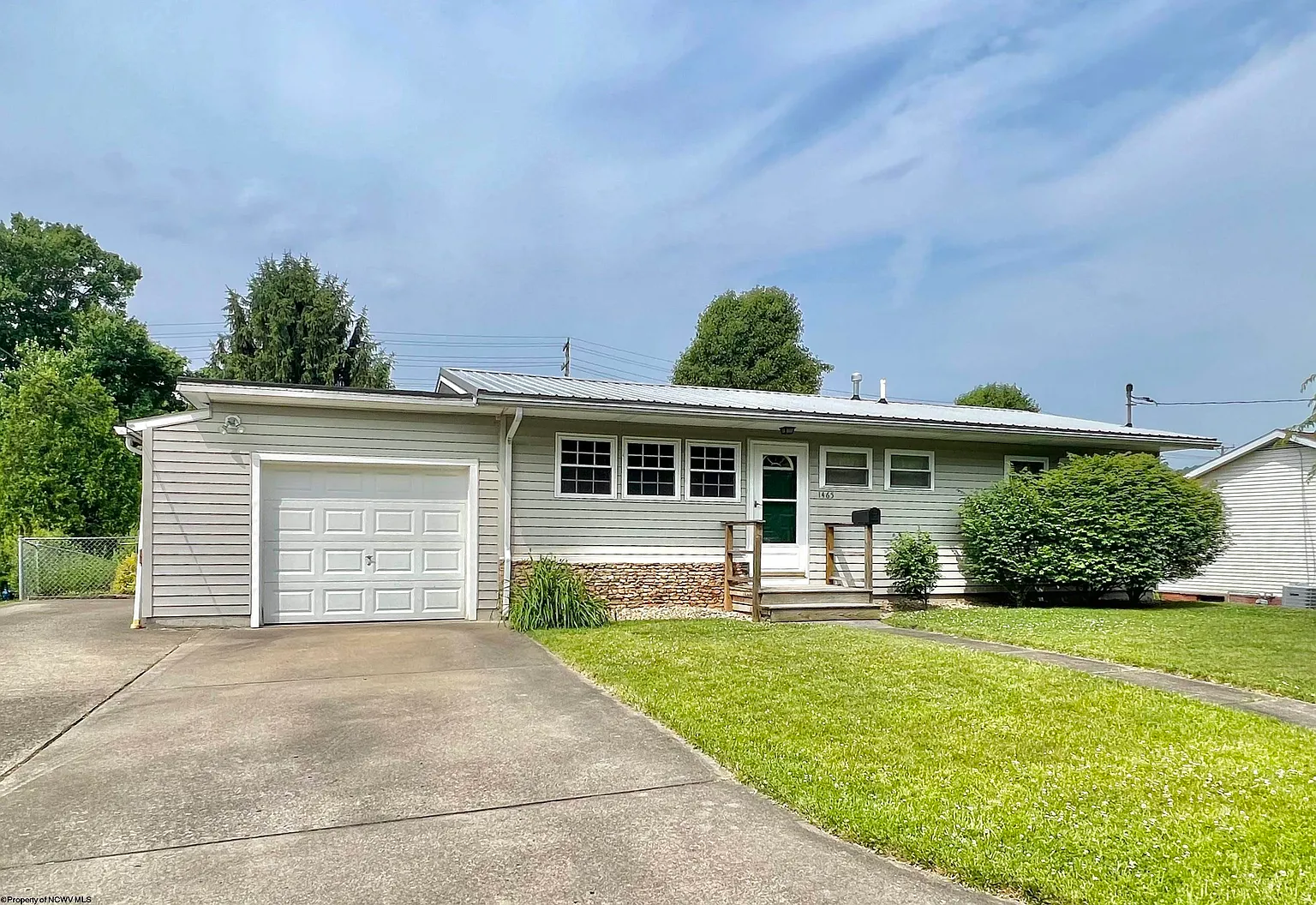 1465 Woodland Dr photo 1