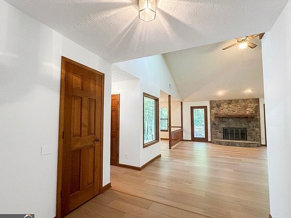4th image of 155 Franklin Farms Cir