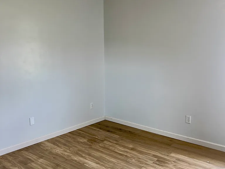 upstair bedroom 1