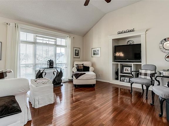 4th image of 21481 W 119th Ter