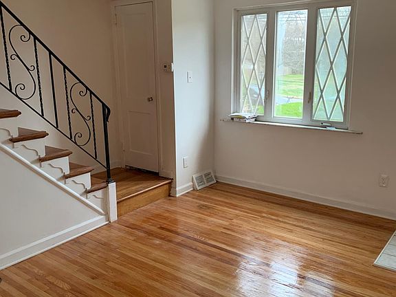 3rd image of 226 S Academy Ave