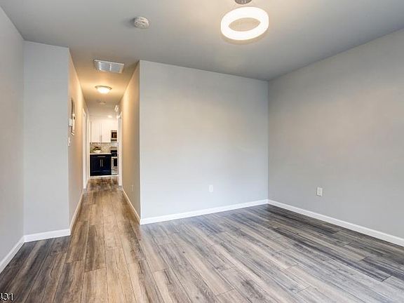 3rd image of 23 Howard St Floor 11
