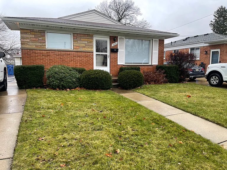 6585 Fenton St — Photo 1