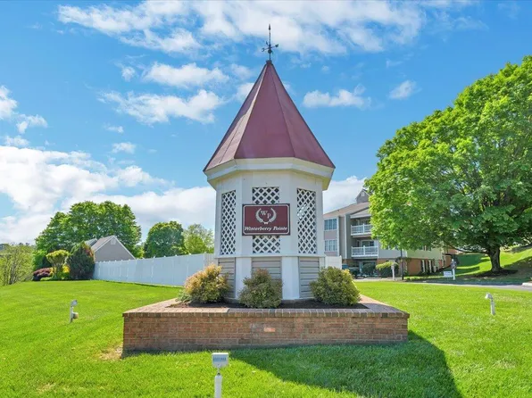 2989 Winterberry Dr, Roanoke, VA 24018