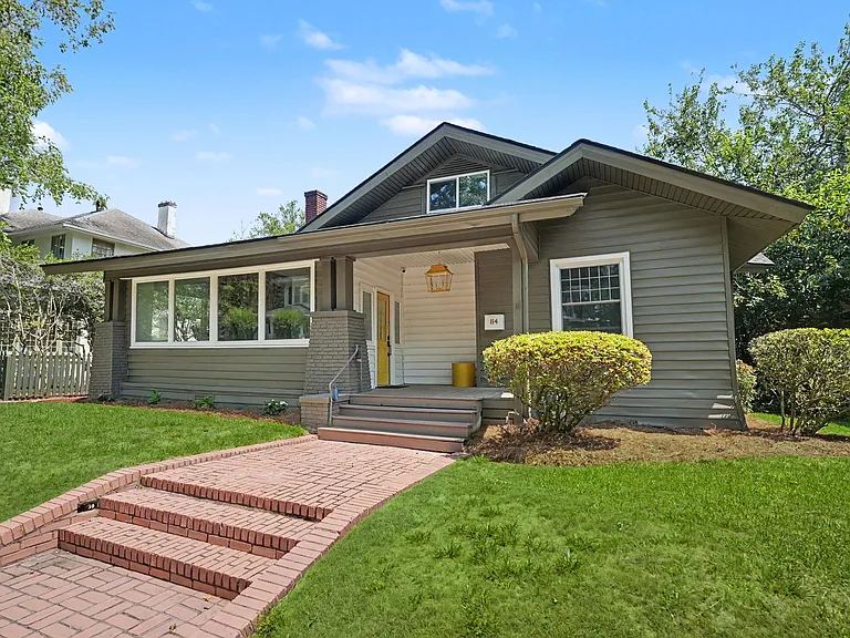 114 E 48th St — Photo 1