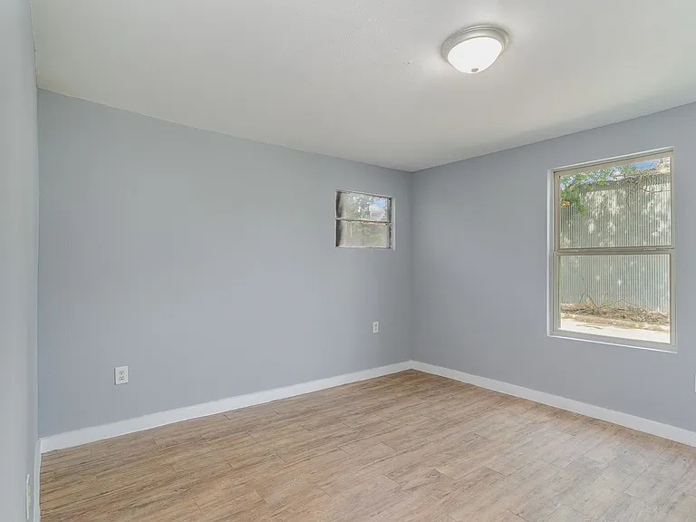 4621 Owenwood Ave — Photo 12