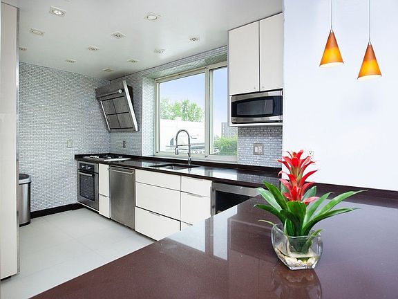 5th image of 301 W 115th St Ph 1E