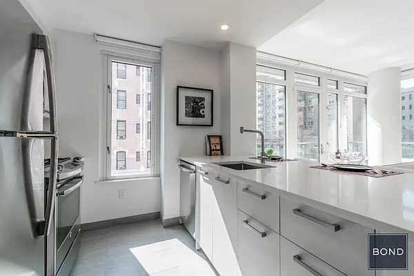 Rented by Bond New York | media 31