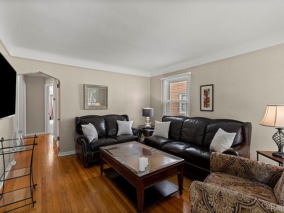 4th image of 2037 N Lafayette St