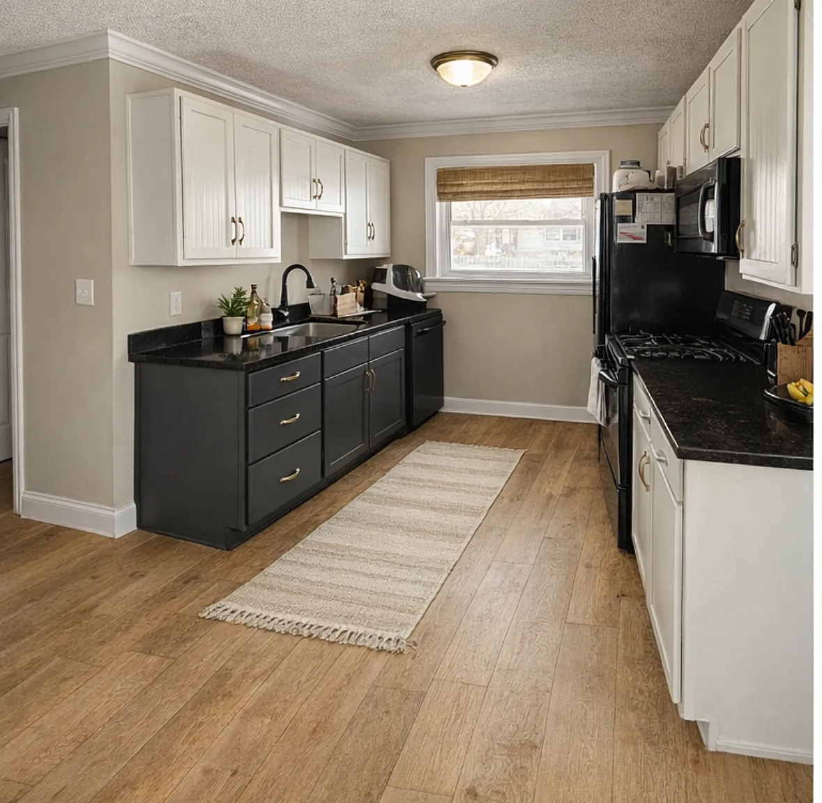 3 bed, 980 sqft, $2,400 — Photo 1