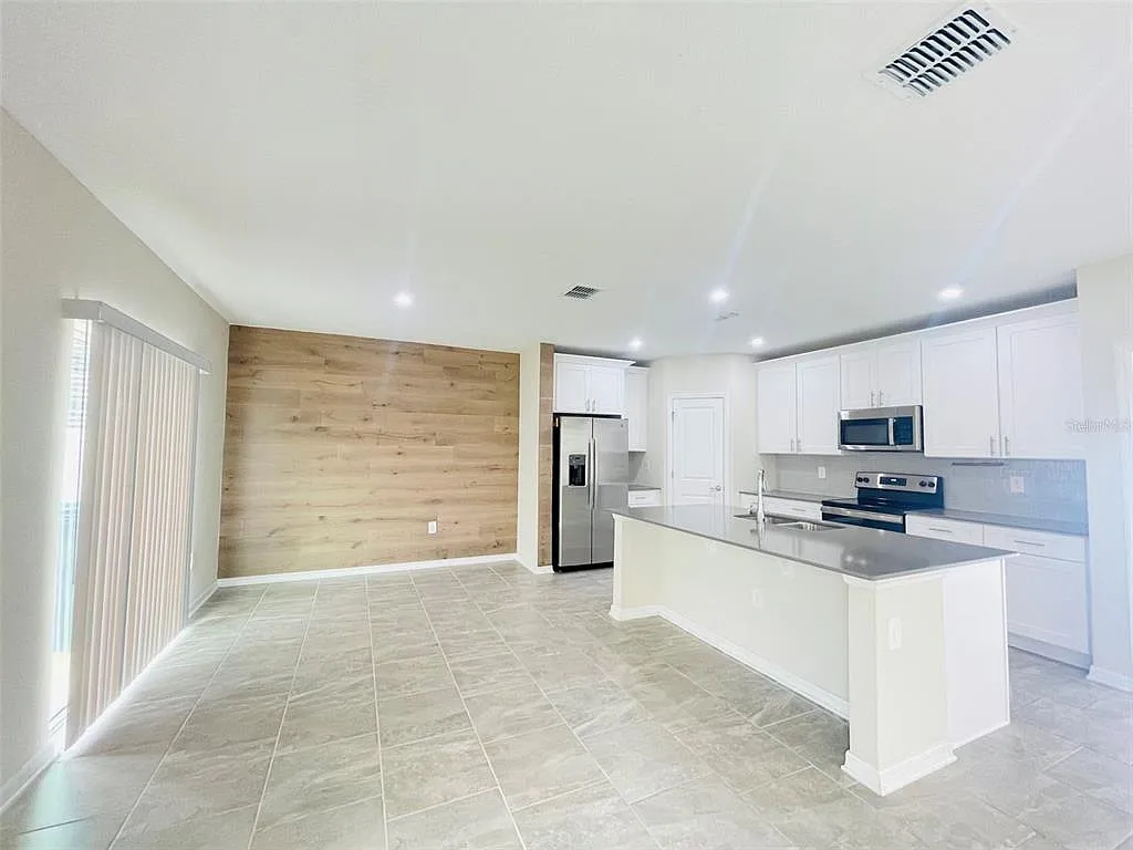 4 bed, 2.5 bath, 1860 sqft, $2,795 — Photo 4