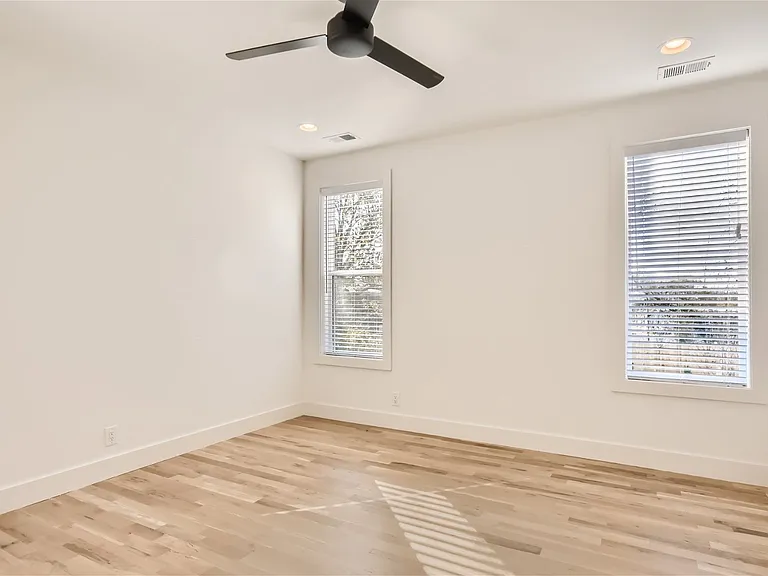 423 Serenity Ln — Photo 14