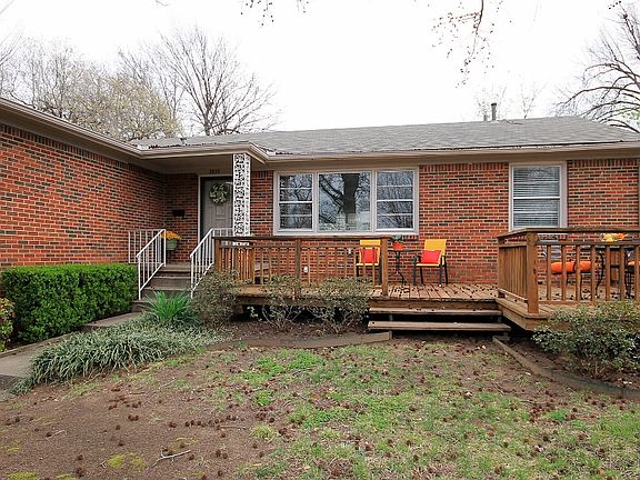 Wonderful front porch!