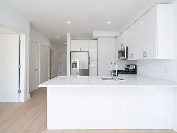 3rd image of 3310 Liberty Ave #207