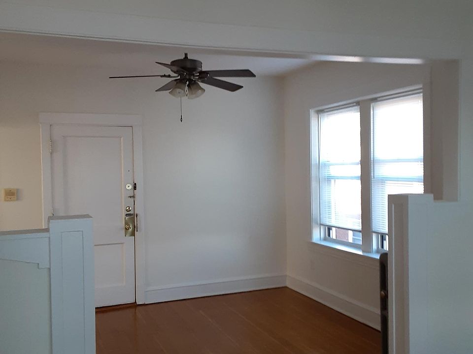 1st image of 4852 W Hutchinson St #8C