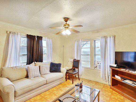 4th image of 610 E Columbia St