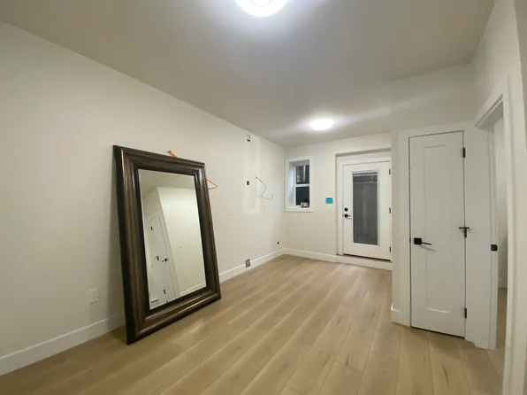 7542 Lindrick Ct, Burnaby, BC V5A 3Y5