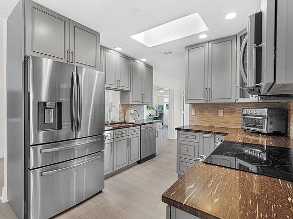 3rd image of 1050 NW 73rd Terrace
