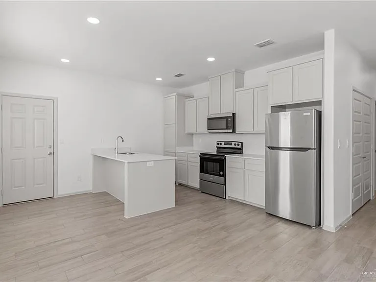1213 Shavano Dr #4 — Photo 3
