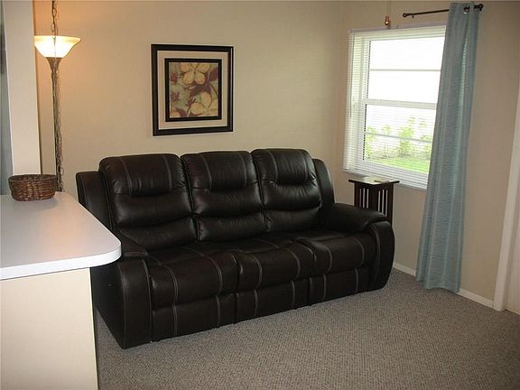 5th image of 51 Woodland Dr