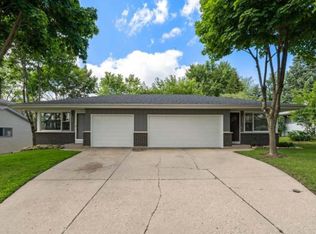 818 Jefferson Ave, Elgin, IL 60120