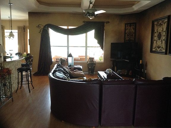 3rd image of 19 Eastwood Dr