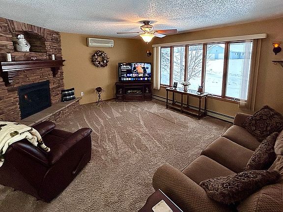 Living Room w/ Gas Fireplace