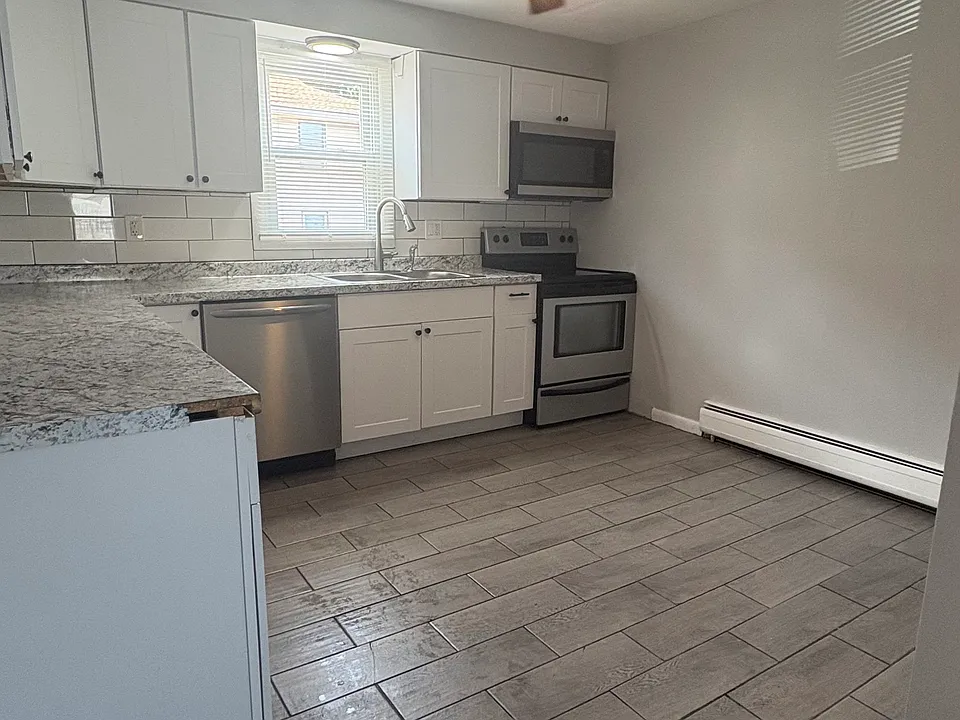 542 York Ave #4