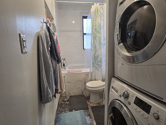 2nd image of 200 W 109th St APT C2