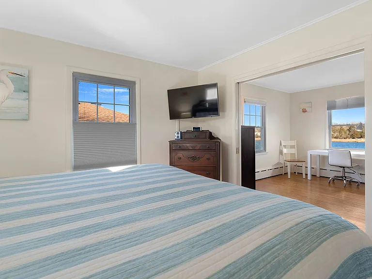 31 Harbor Dr — Photo 13