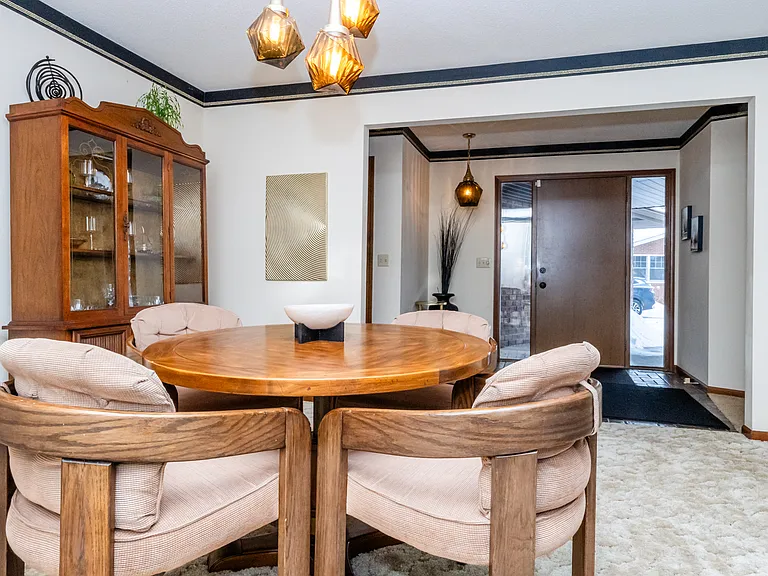 1319 Lewis Ave — Photo 7