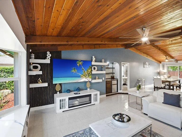 1326 SW Bartell Ave — Photo 12