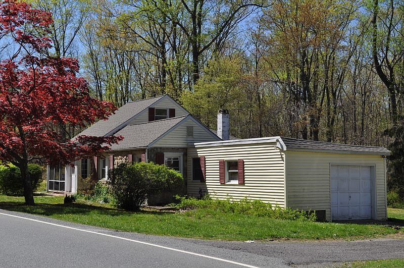 2nd image of 185 Rockport Rd