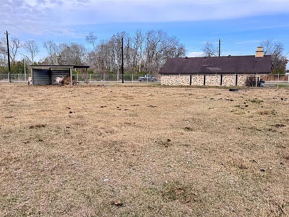 4th image of 6409 Haight St