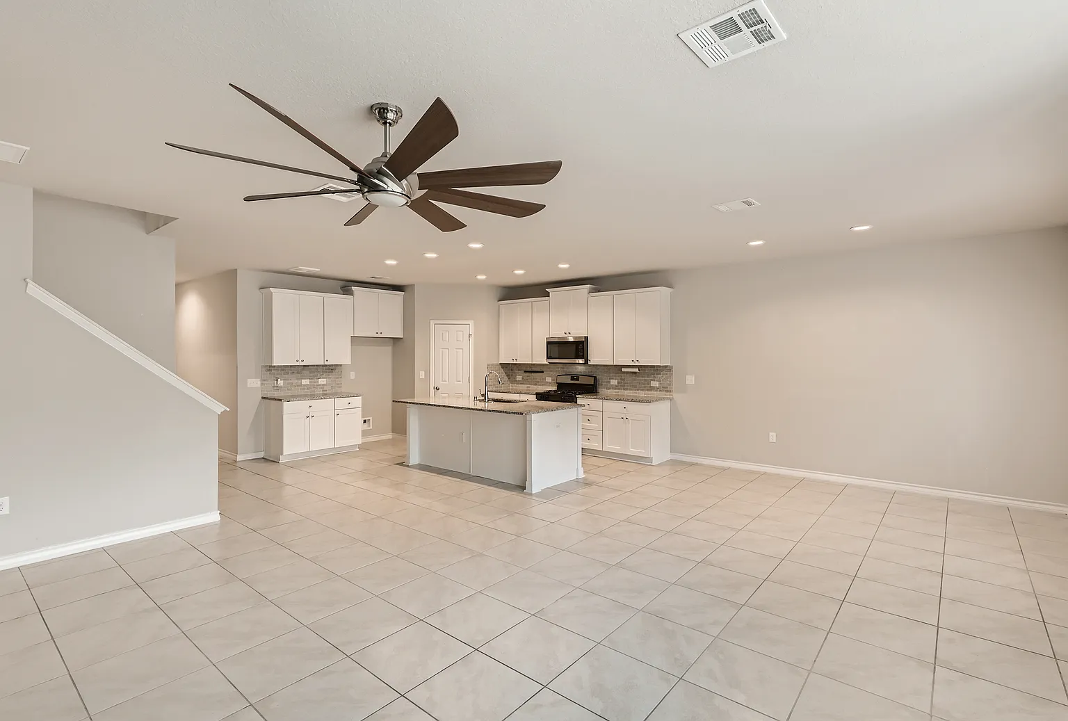 5 bed, 2838 sqft, $2,750 — Photo 3