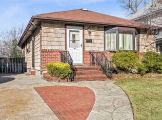 190 Cornwell Ave, Valley Stream, NY 11580