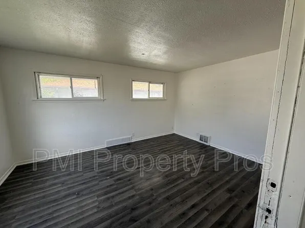 5642 N 61st St, Milwaukee, WI 53218