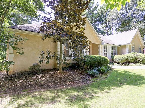 3rd image of 95 Woodridge Pl