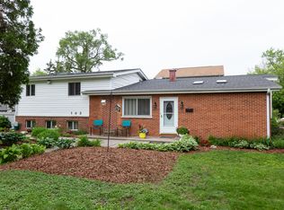 102 N Hudson St, Westmont, IL 60559