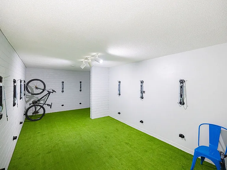 EMR Apartments — Photo 20
