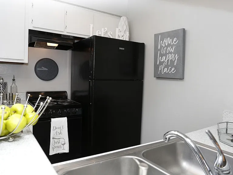 Sandcastle Apartments — Photo 18