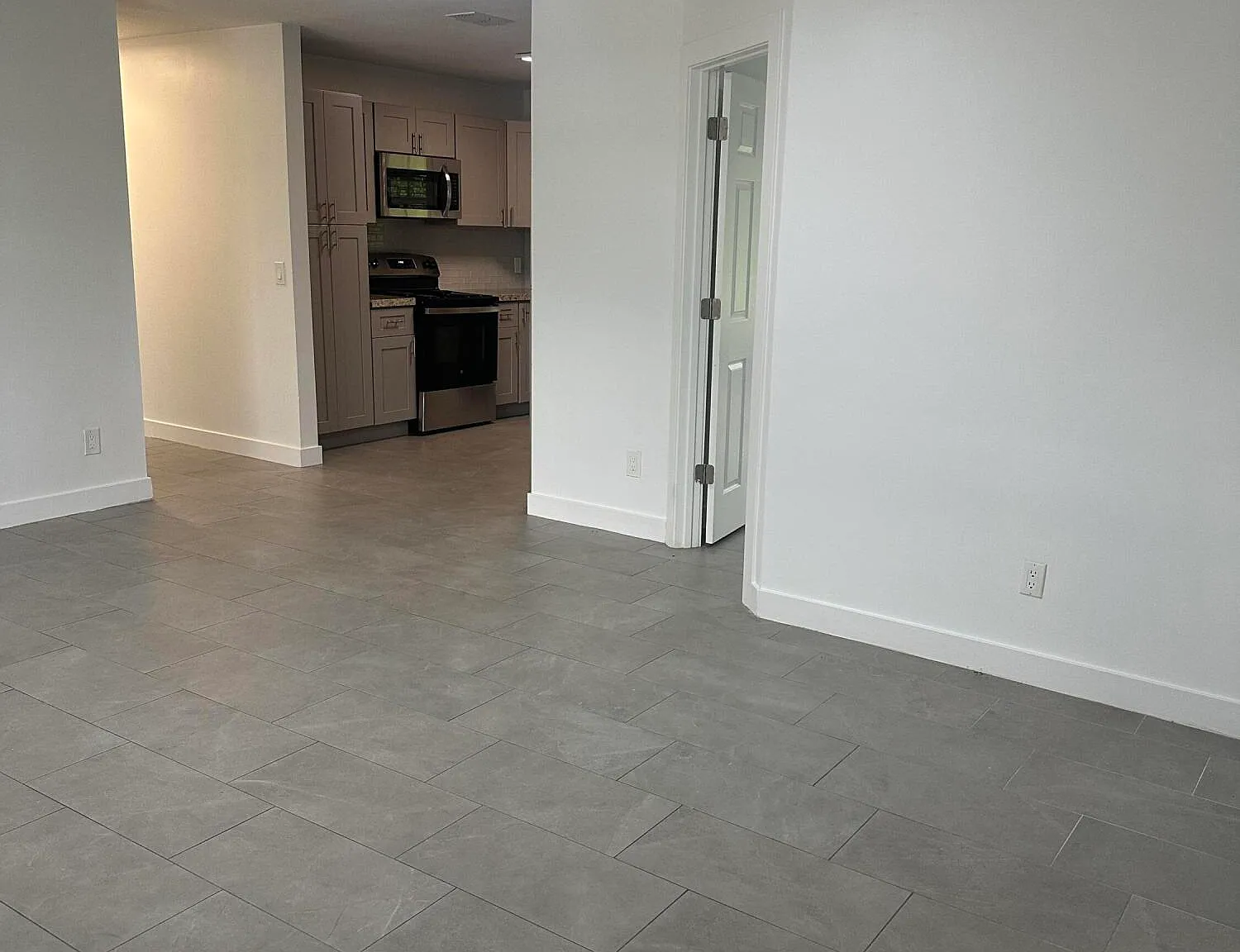 3 bed, 2.0 bath, 1085 sqft, $2,800 — Photo 2