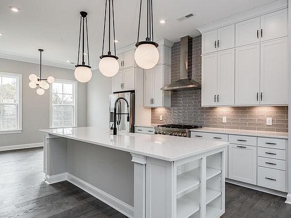 Bright, beautiful gourmet kitchen