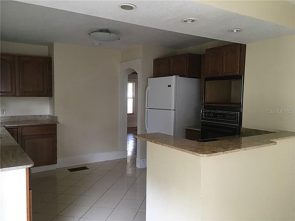 2nd image of 1171 W Magnolia St