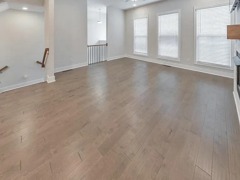 413 Bishop Ln — Photo 16