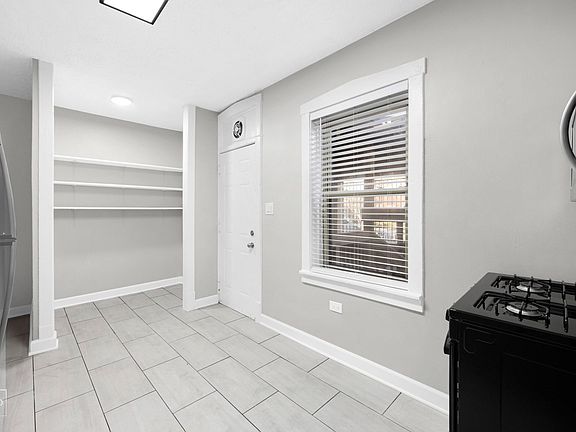 3rd image of 647 N Mayfield Ave #1